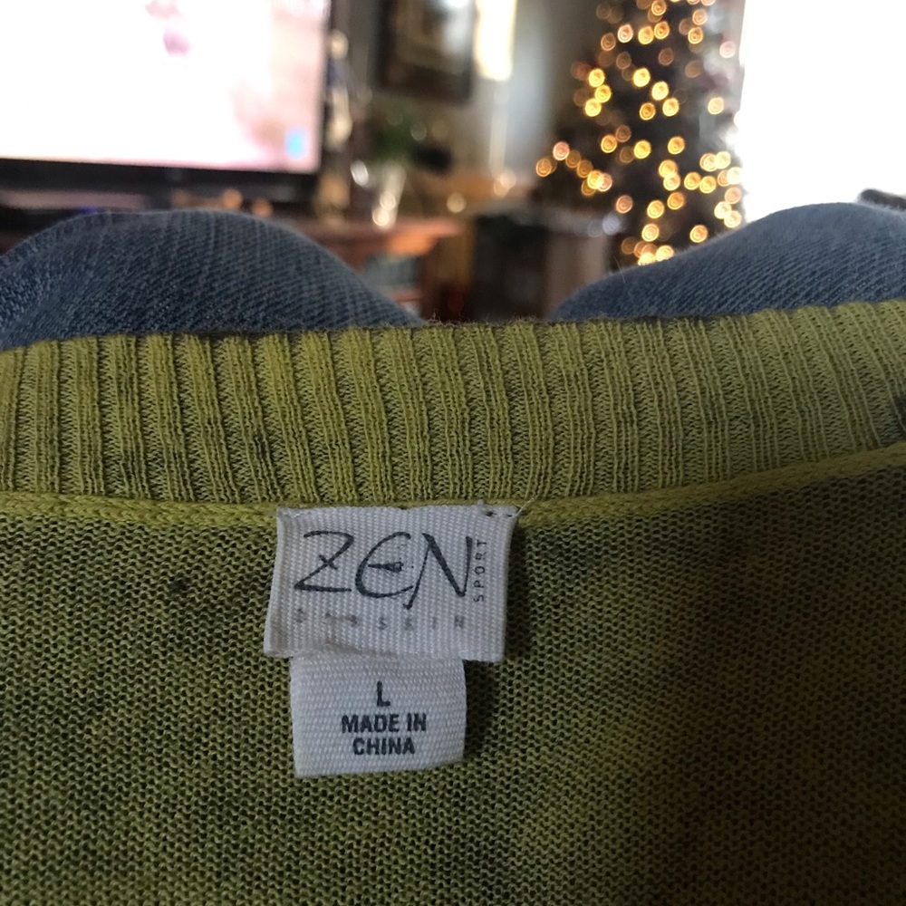 Sweater - Picture 4 of 4
